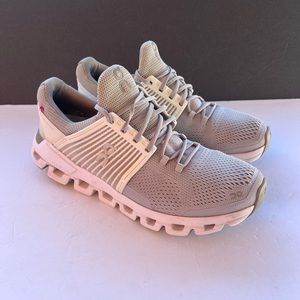 On cloud shoes Wo’s Sz 10